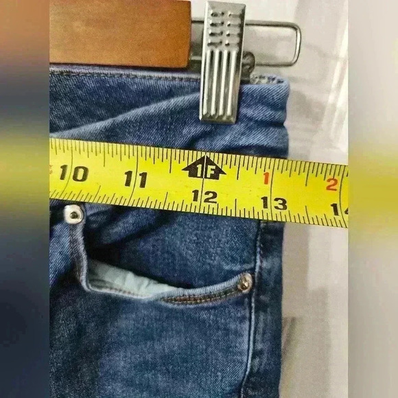 Good American Jeans - Picture 2 of 5